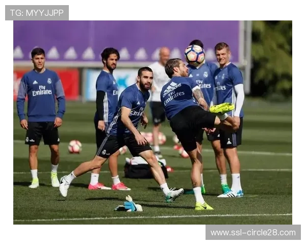 曼联切尔西争夺19岁冈比亚后卫金特赫,夏季转会窗口或引发竞价战 曼联切尔西争夺19岁冈比亚后卫金特赫,夏季转会窗口或引发竞价战