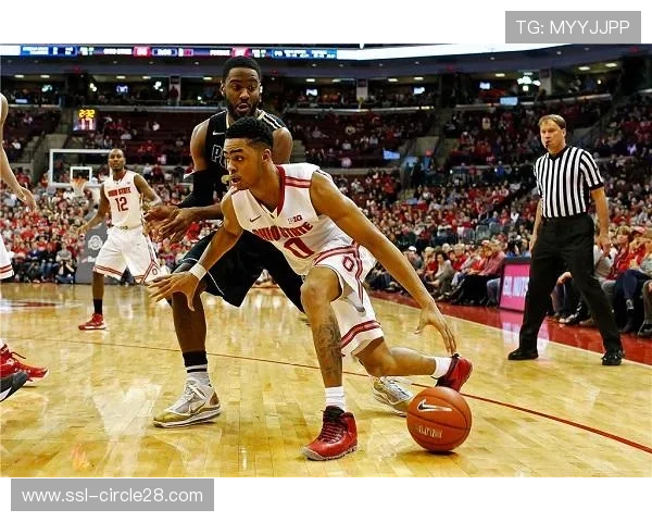 新秀挑战赛中场:年轻球员互相切磋技巧,展现团队合作精神 新秀挑战赛中场:年轻球员互相切磋技巧,展现团队合作精神